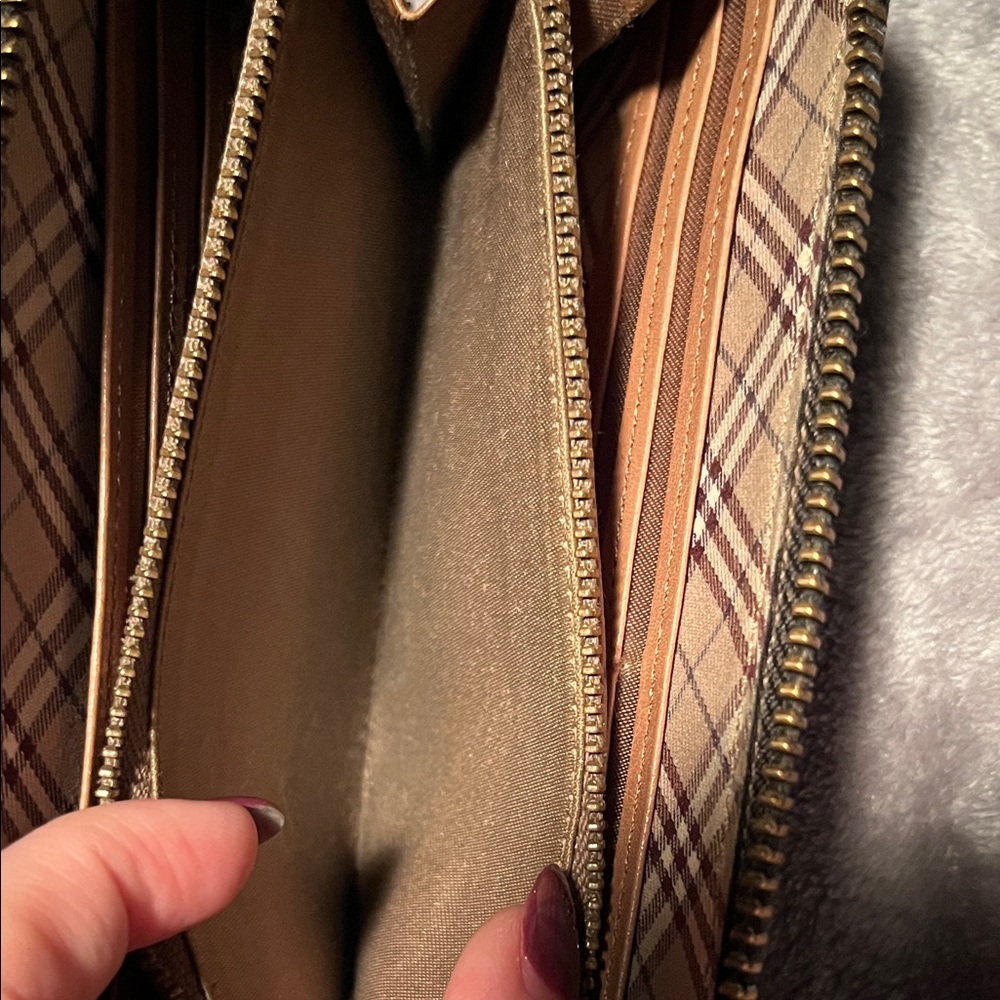 Vintage Burberry Blue Label, Black Leather Zip-Around Long Wallet - Picture 14 of 16